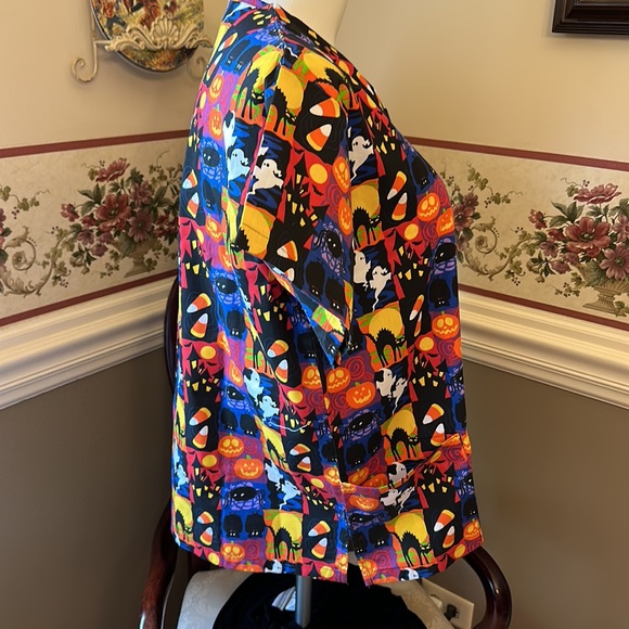 NWT Halloween, fall themed scrub shirt with cats, bats and ghosts! - Picture 3 of 7